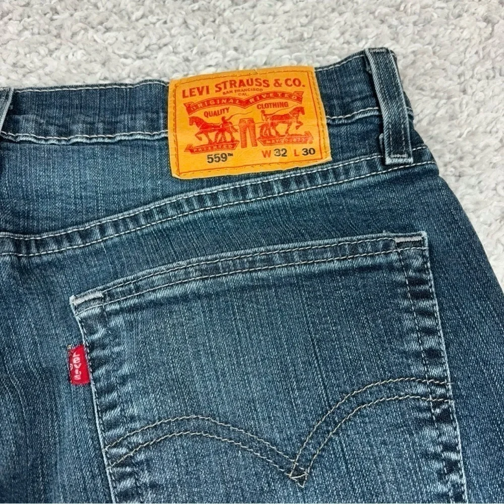 Levi's Jeans Mens 32 x 30 559 Relaxed Straight Fit Classic Denim Casual Basic